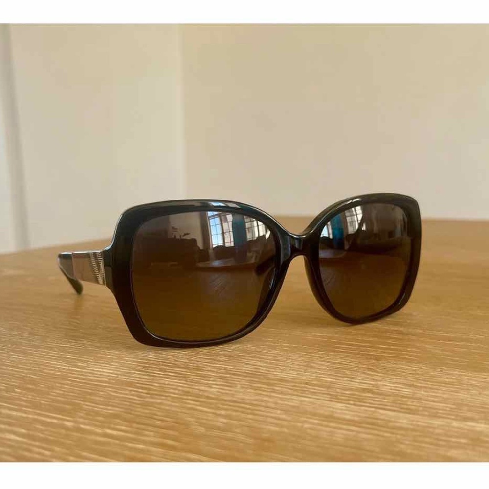 New with box Burberry Sunglass B 4160